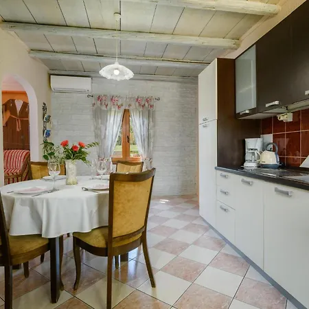 別荘 2 Bedroom In Barban